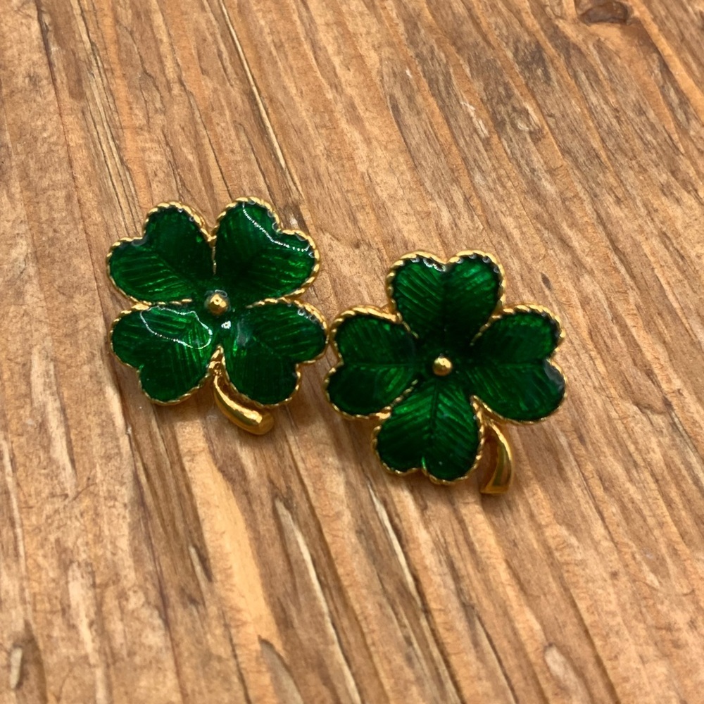 AVON Green Four-Leaf Clover Enamel Gold Tone Stud Earrings